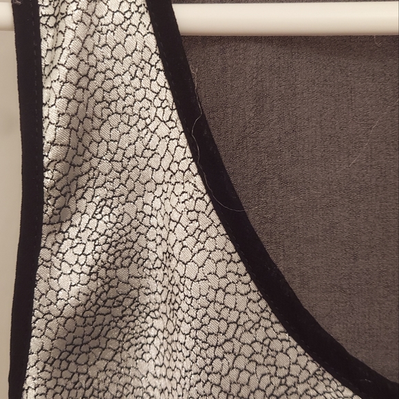 EUC LIKE NEW! Perfect NYE Silver print tank top, sheer back - large - Picture 5 of 5